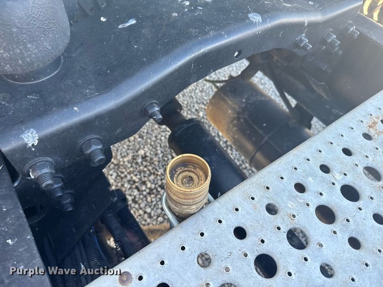 image for item DX3868 2009 Freightliner Columbia semi truck