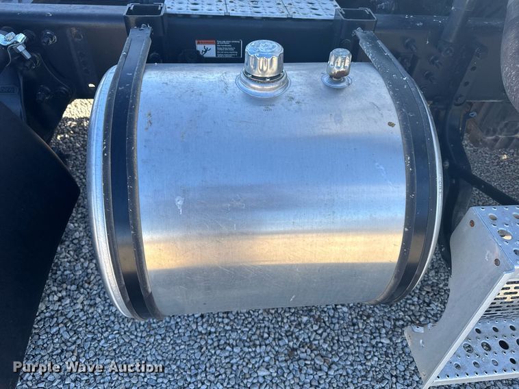 image for item DX3868 2009 Freightliner Columbia semi truck