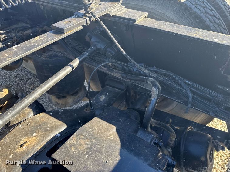 image for item DX3868 2009 Freightliner Columbia semi truck