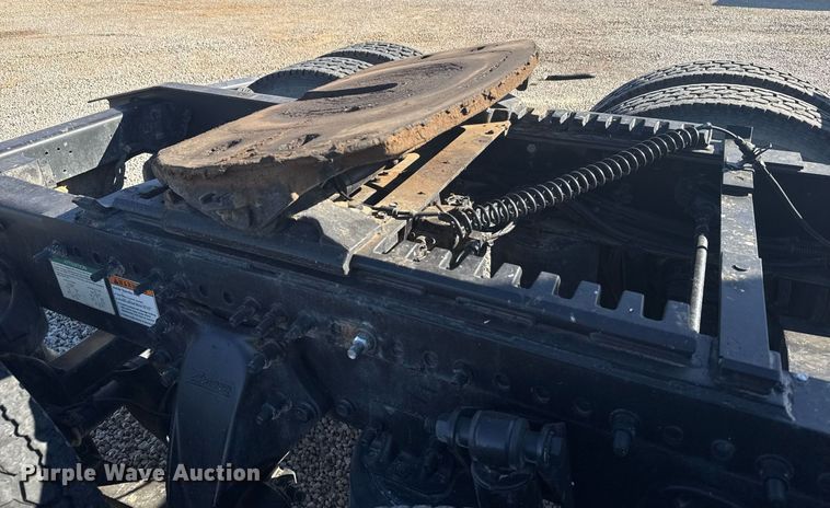 image for item DX3868 2009 Freightliner Columbia semi truck