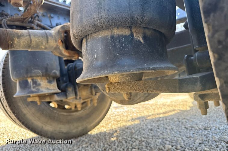 image for item DX3868 2009 Freightliner Columbia semi truck