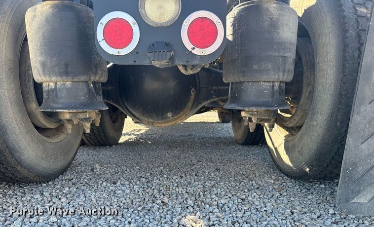 image for item DX3868 2009 Freightliner Columbia semi truck