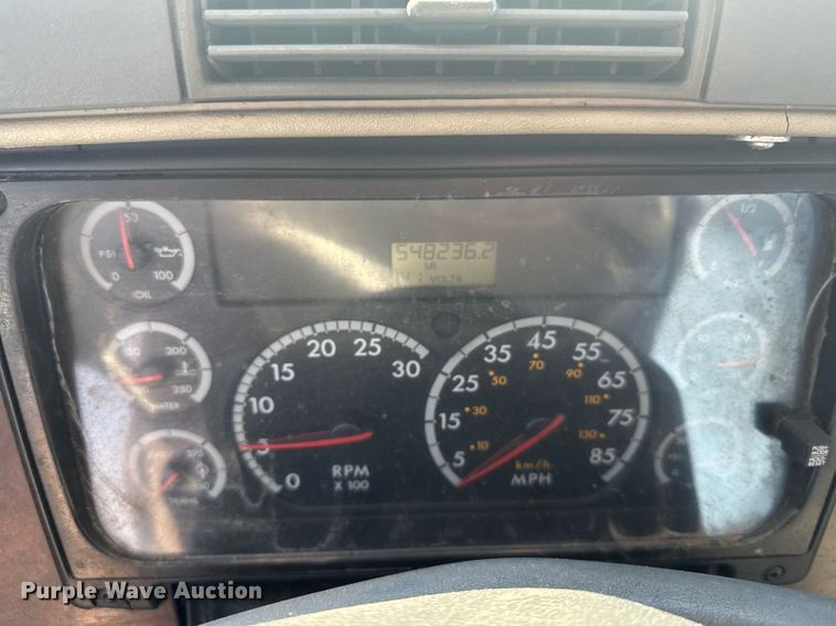 image for item DX3868 2009 Freightliner Columbia semi truck