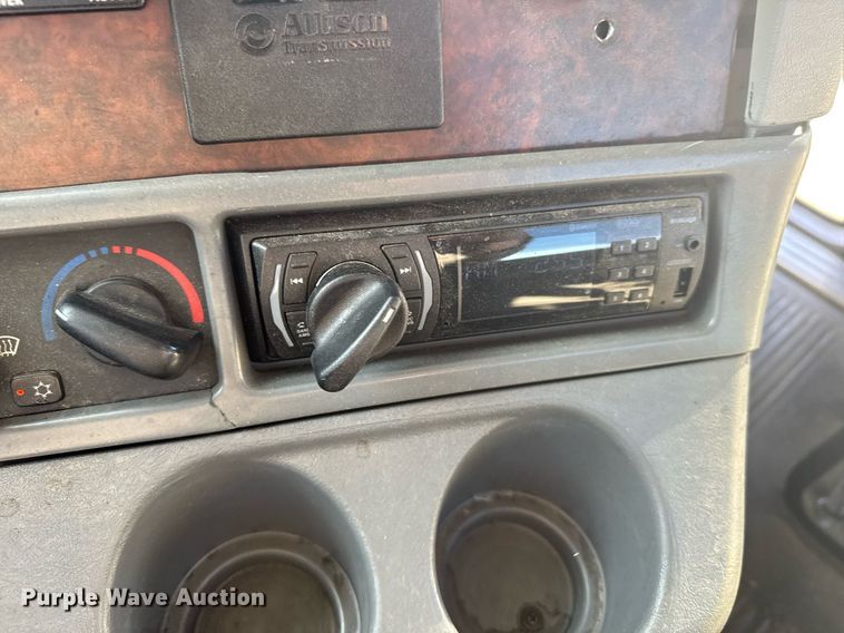 image for item DX3868 2009 Freightliner Columbia semi truck