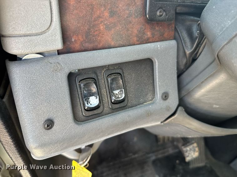 image for item DX3868 2009 Freightliner Columbia semi truck