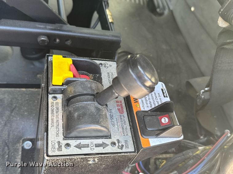 image for item DX3868 2009 Freightliner Columbia semi truck