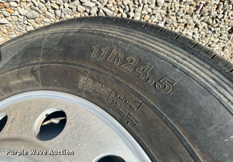 image for item DX3868 2009 Freightliner Columbia semi truck