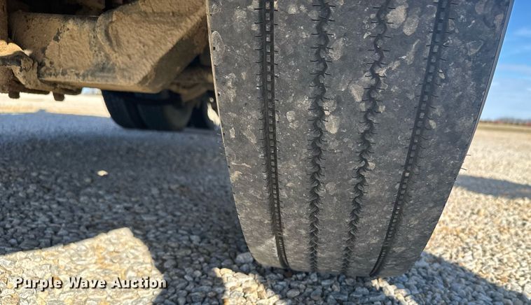 image for item DX3868 2009 Freightliner Columbia semi truck