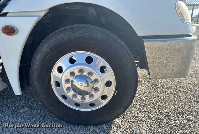 image for item DX3868 2009 Freightliner Columbia semi truck