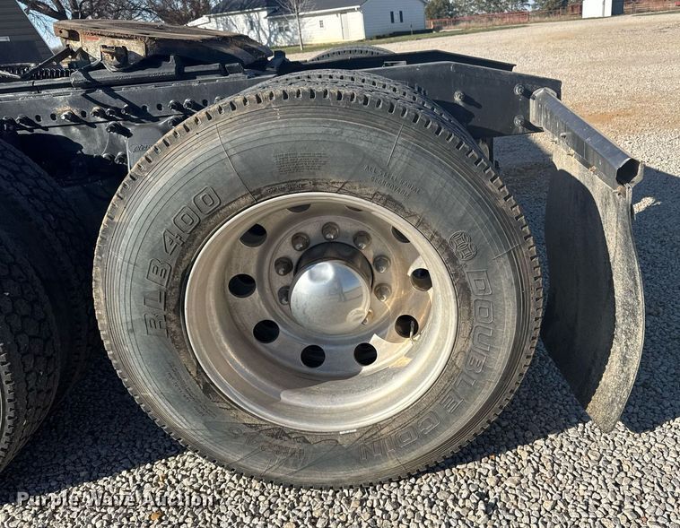 image for item DX3868 2009 Freightliner Columbia semi truck