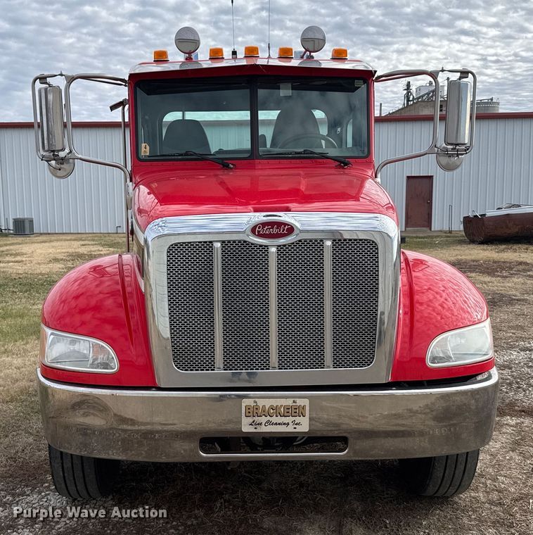 image for item DX3873 2009 Peterbilt 335 truck cab and chassis