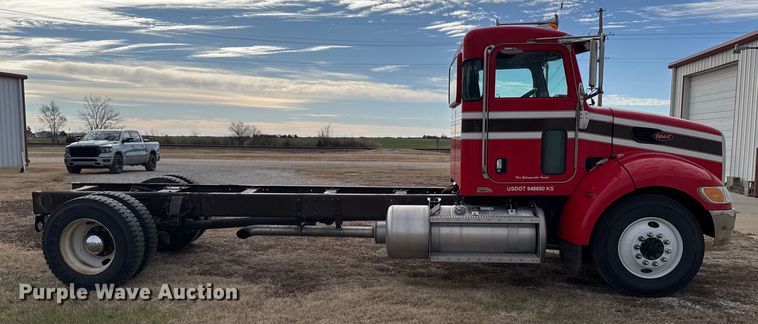 image for item DX3873 2009 Peterbilt 335 truck cab and chassis