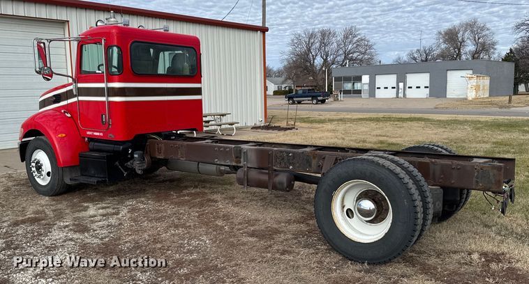 image for item DX3873 2009 Peterbilt 335 truck cab and chassis