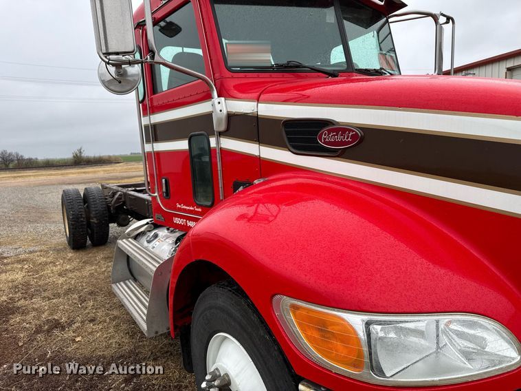 image for item DX3873 2009 Peterbilt 335 truck cab and chassis