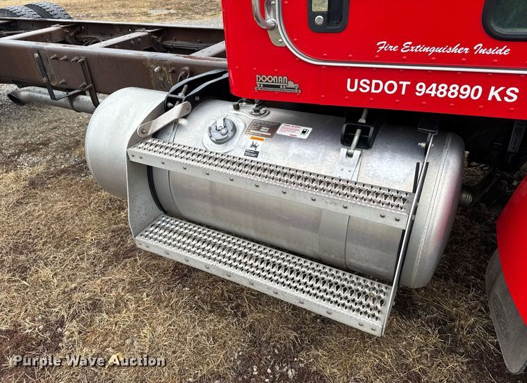 image for item DX3873 2009 Peterbilt 335 truck cab and chassis