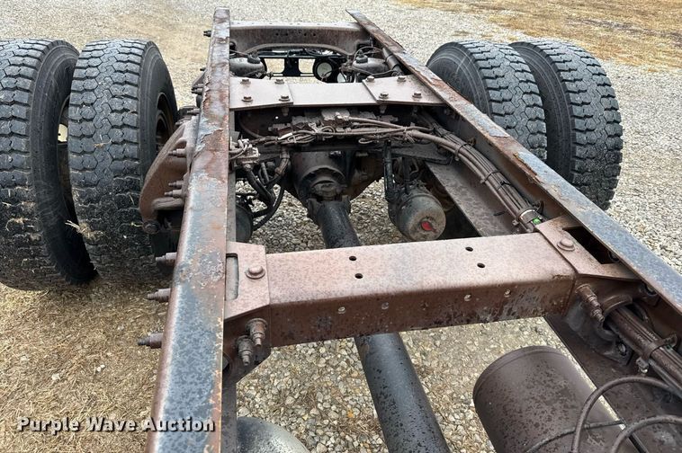 image for item DX3873 2009 Peterbilt 335 truck cab and chassis