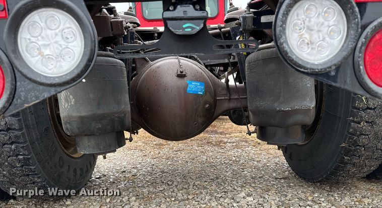 image for item DX3873 2009 Peterbilt 335 truck cab and chassis