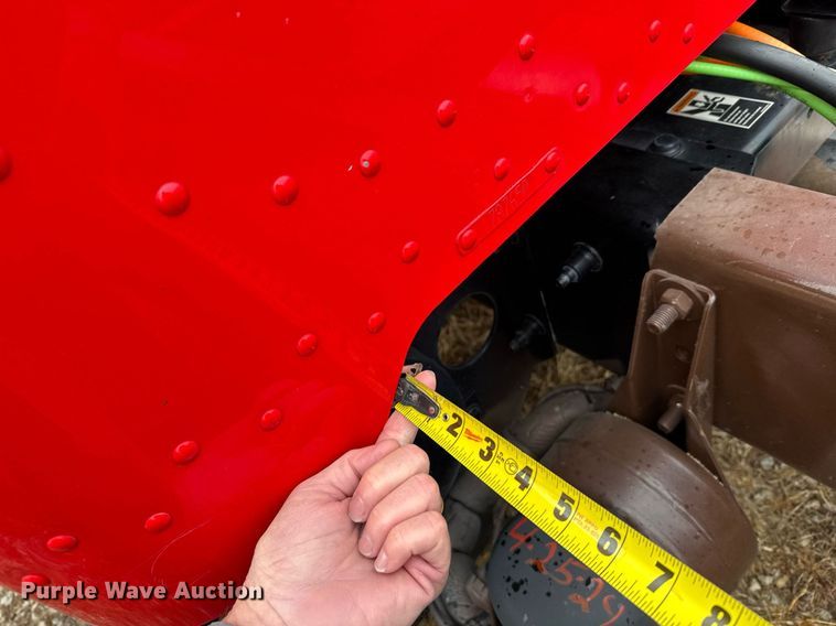 image for item DX3873 2009 Peterbilt 335 truck cab and chassis