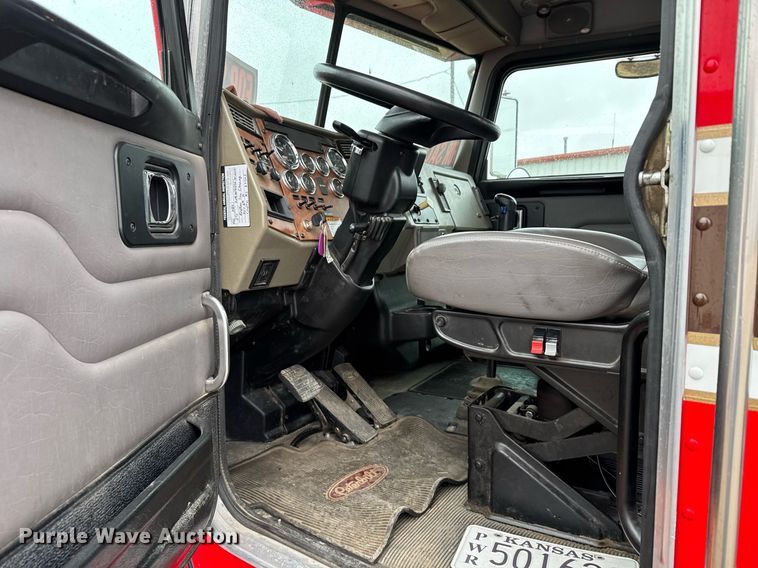 image for item DX3873 2009 Peterbilt 335 truck cab and chassis