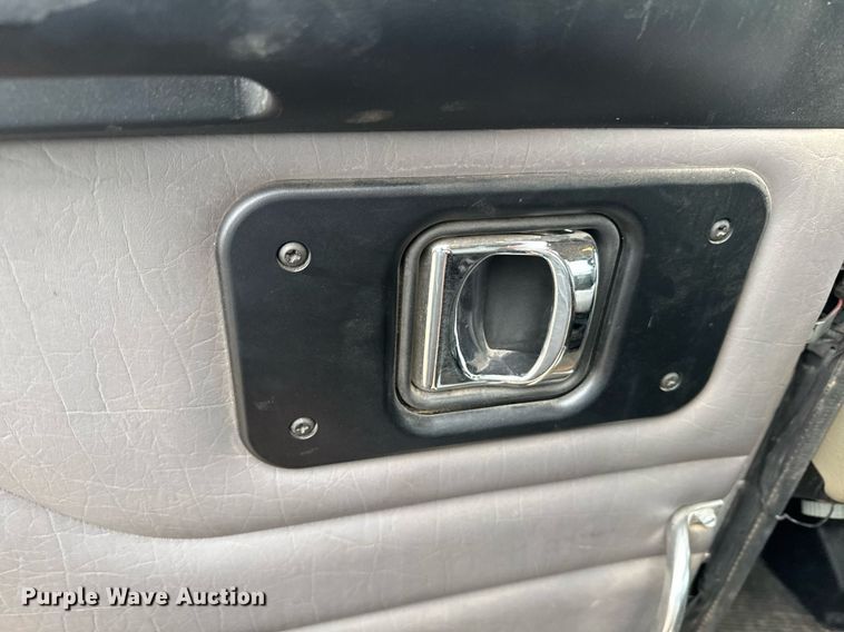 image for item DX3873 2009 Peterbilt 335 truck cab and chassis