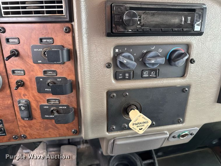 image for item DX3873 2009 Peterbilt 335 truck cab and chassis