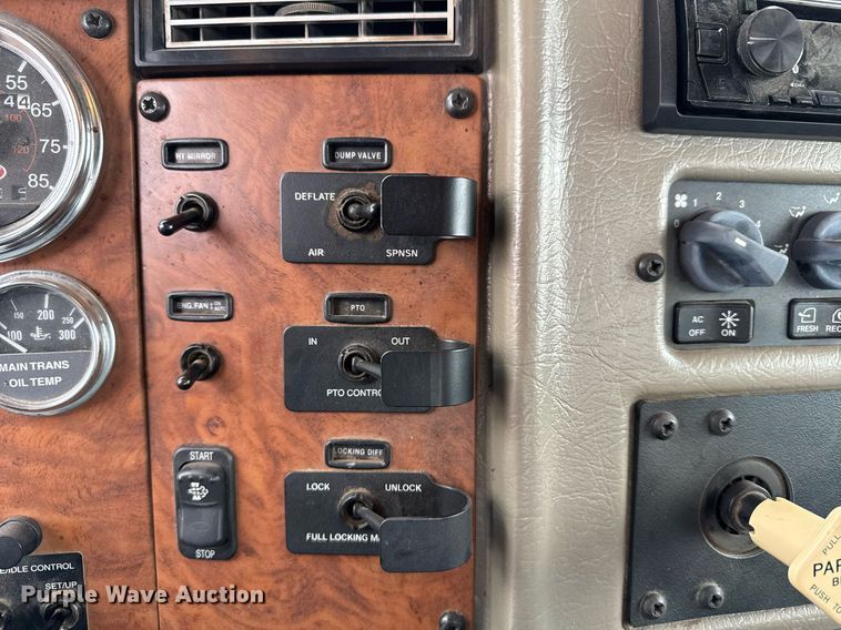 image for item DX3873 2009 Peterbilt 335 truck cab and chassis