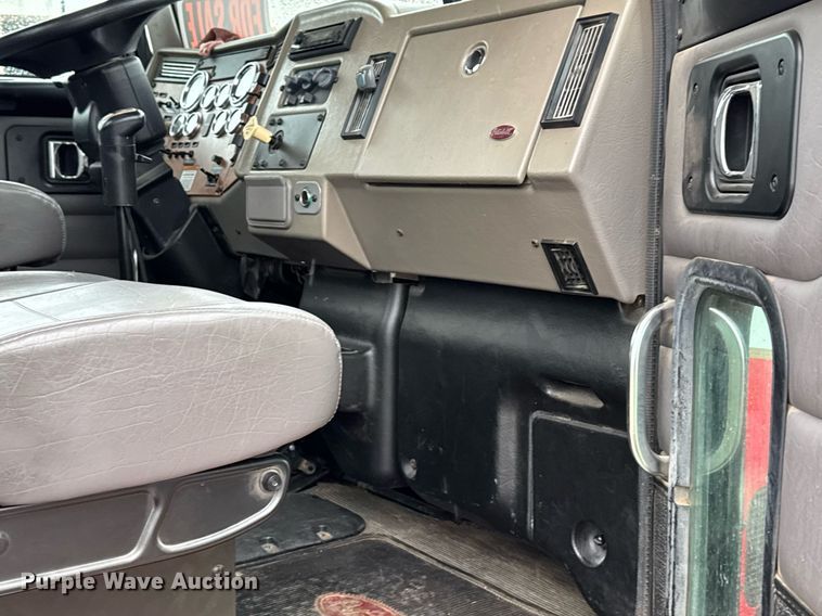 image for item DX3873 2009 Peterbilt 335 truck cab and chassis