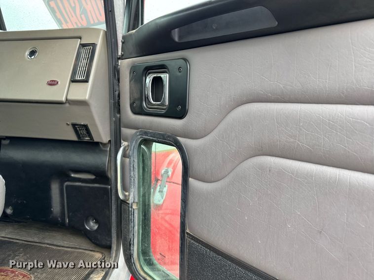 image for item DX3873 2009 Peterbilt 335 truck cab and chassis