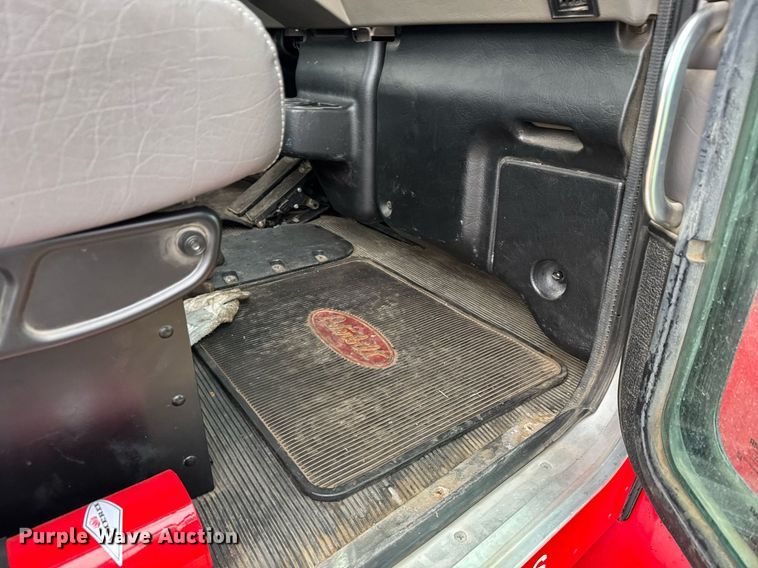 image for item DX3873 2009 Peterbilt 335 truck cab and chassis