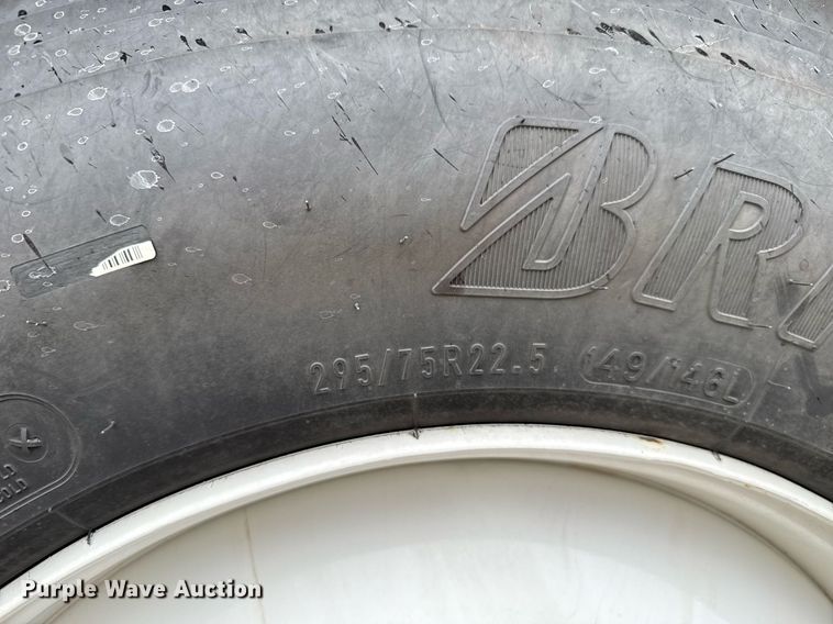 image for item DX3873 2009 Peterbilt 335 truck cab and chassis