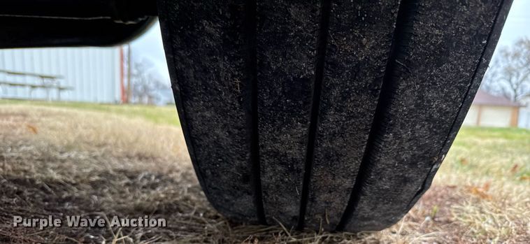 image for item DX3873 2009 Peterbilt 335 truck cab and chassis