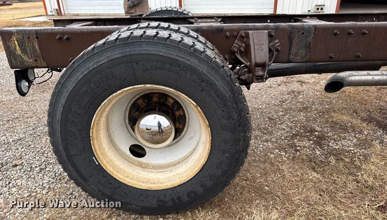 image for item DX3873 2009 Peterbilt 335 truck cab and chassis