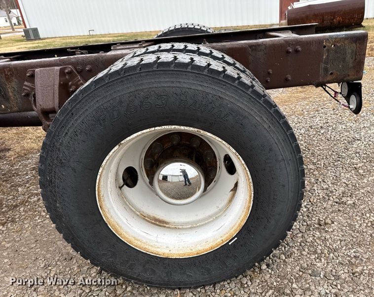 image for item DX3873 2009 Peterbilt 335 truck cab and chassis