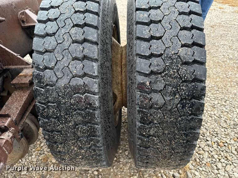 image for item DX3873 2009 Peterbilt 335 truck cab and chassis