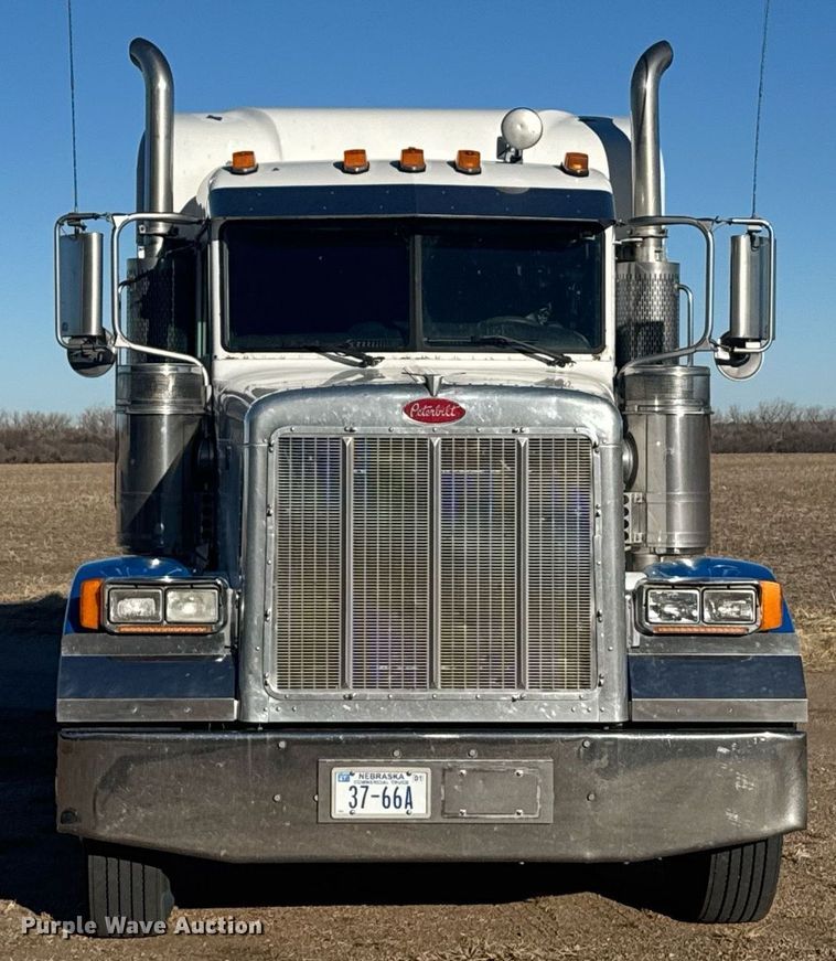image for item DX3895 2005 Peterbilt 379 semi truck