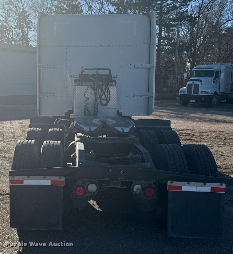 image for item DX3895 2005 Peterbilt 379 semi truck