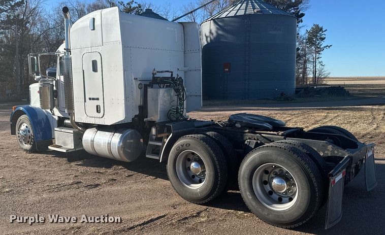 image for item DX3895 2005 Peterbilt 379 semi truck