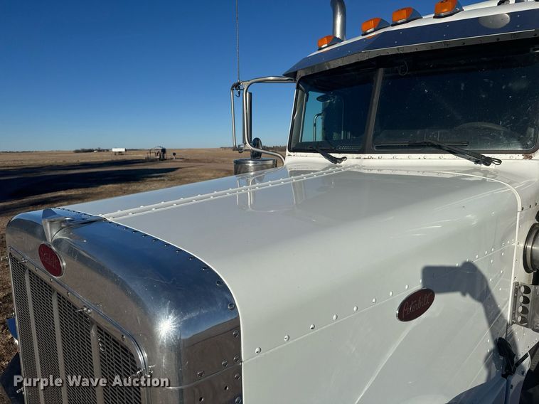 image for item DX3895 2005 Peterbilt 379 semi truck