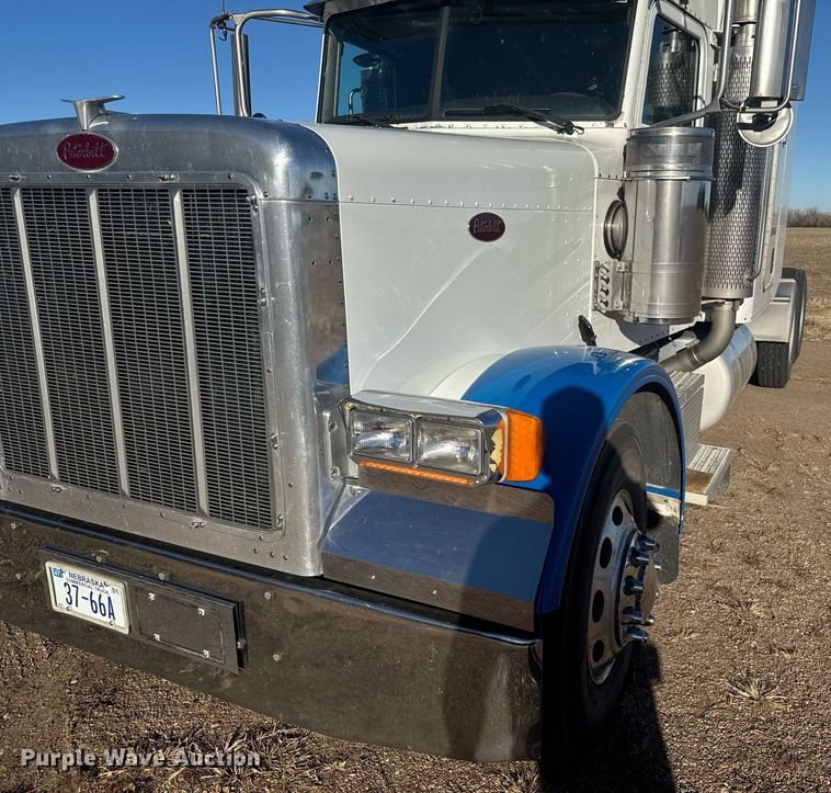 image for item DX3895 2005 Peterbilt 379 semi truck