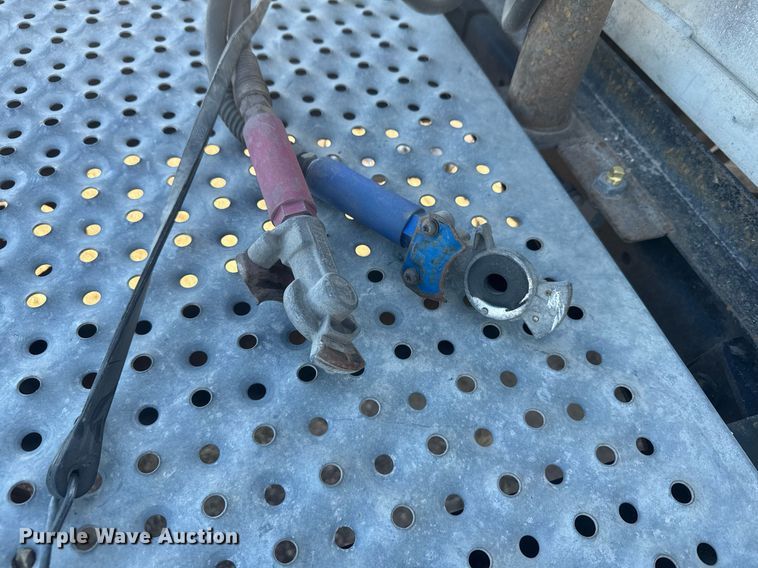 image for item DX3895 2005 Peterbilt 379 semi truck