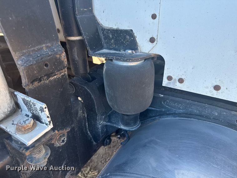 image for item DX3895 2005 Peterbilt 379 semi truck