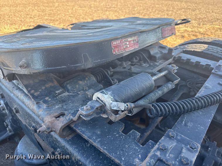 image for item DX3895 2005 Peterbilt 379 semi truck