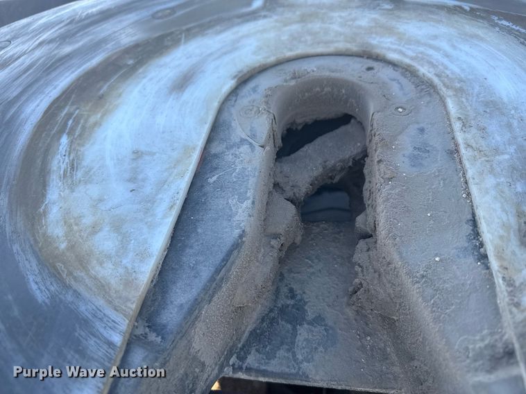 image for item DX3895 2005 Peterbilt 379 semi truck