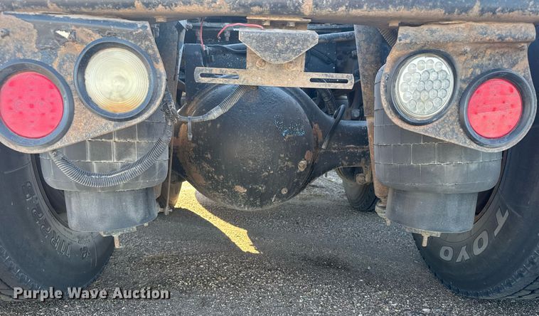 image for item DX3895 2005 Peterbilt 379 semi truck