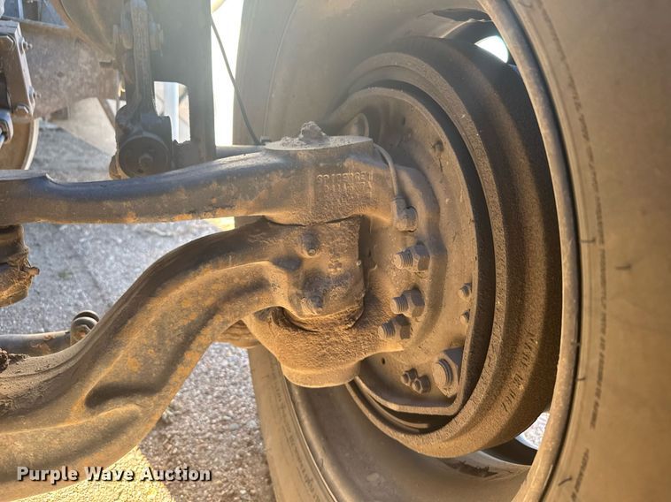 image for item DX3895 2005 Peterbilt 379 semi truck