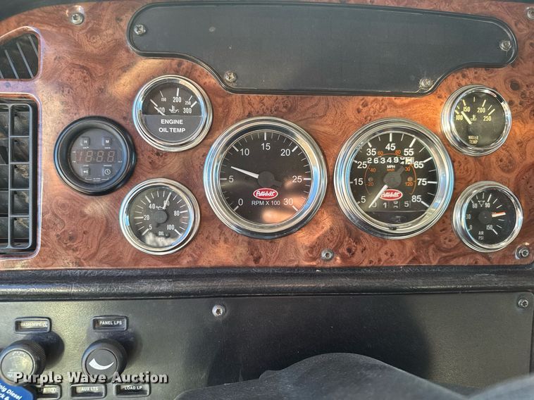 image for item DX3895 2005 Peterbilt 379 semi truck