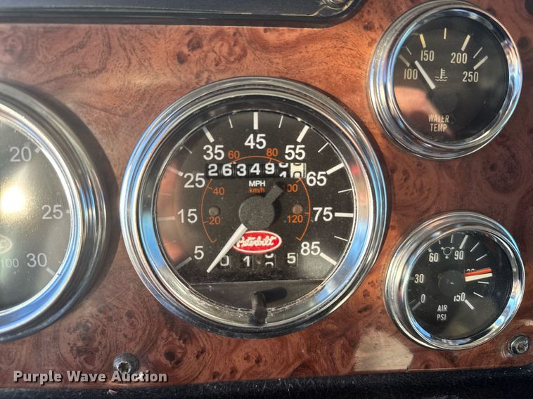 image for item DX3895 2005 Peterbilt 379 semi truck