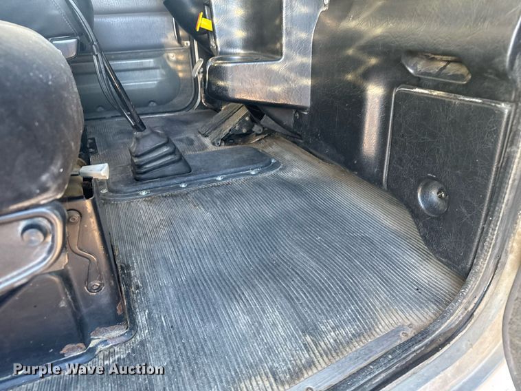 image for item DX3895 2005 Peterbilt 379 semi truck