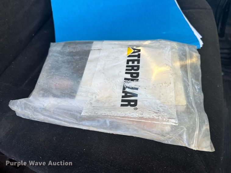 image for item DX3895 2005 Peterbilt 379 semi truck