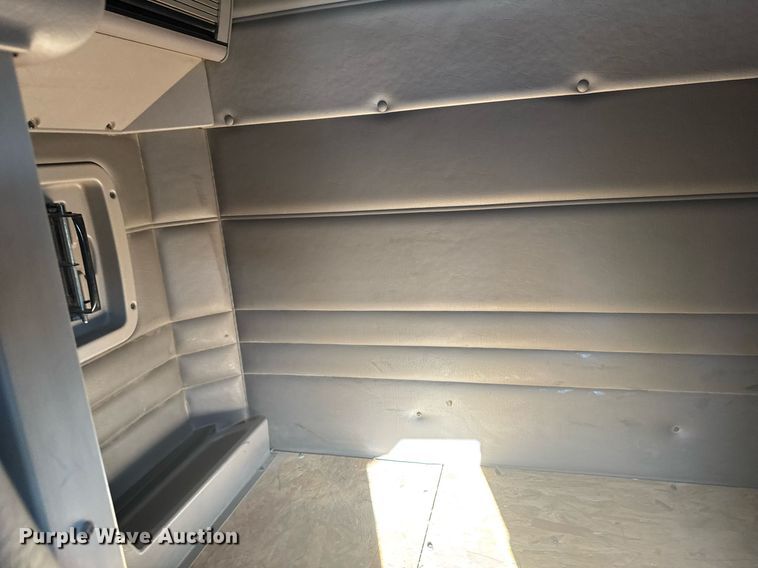 image for item DX3895 2005 Peterbilt 379 semi truck